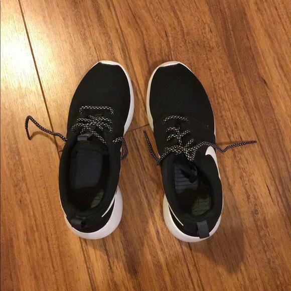 Nike Rosches - Picture 2 of 4
